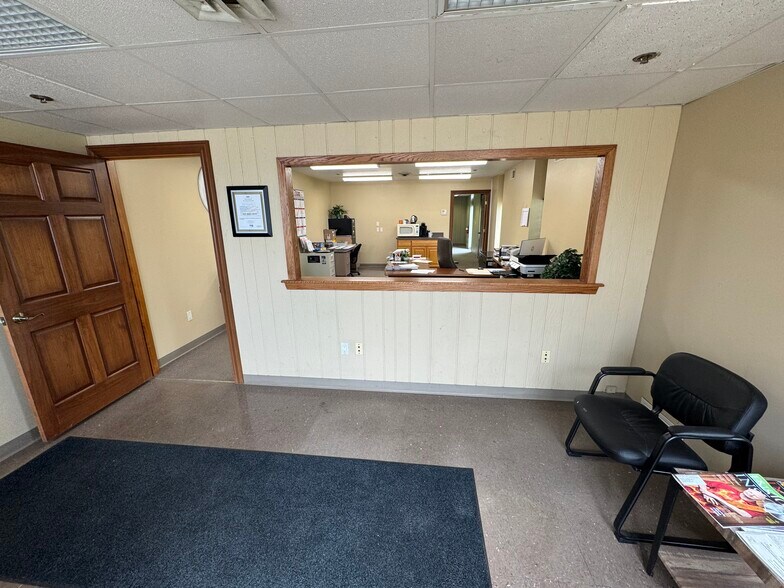 2100 American Dr, Neenah, WI for lease - Building Photo - Image 2 of 15