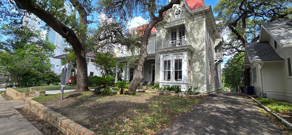 702 Rio Grande St, Austin, TX for lease - Building Photo - Image 2 of 12