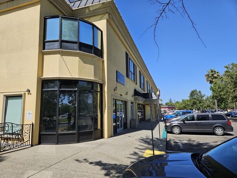 1110 W Kettleman Ln, Lodi, CA for lease - Building Photo - Image 3 of 19