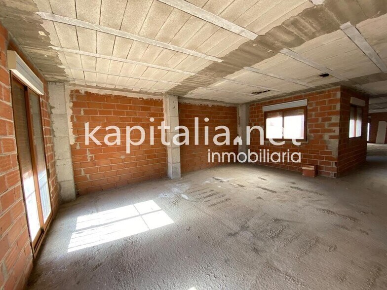 Industrial in València, Valencia for sale - Building Photo - Image 2 of 25