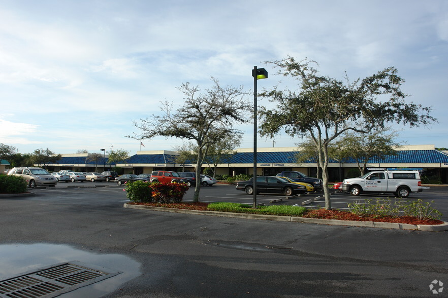 907-943 SE Central Pky, Stuart, FL for sale - Building Photo - Image 2 of 77