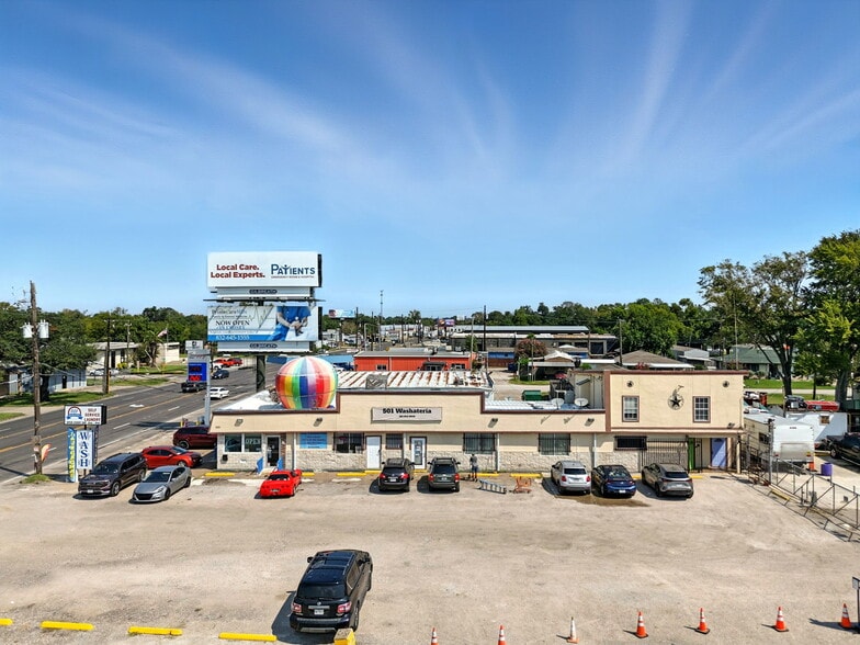 501 S Main St, Highlands, TX for sale - Building Photo - Image 2 of 15