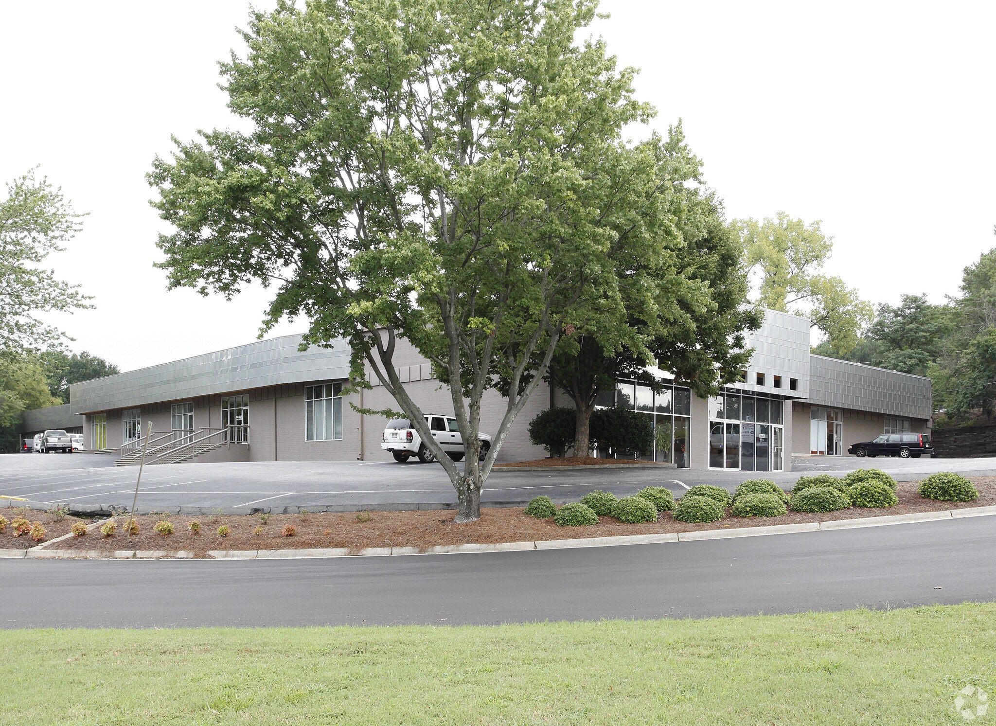 2135 Defoor Hills Rd NW, Atlanta, GA for lease Primary Photo- Image 1 of 11