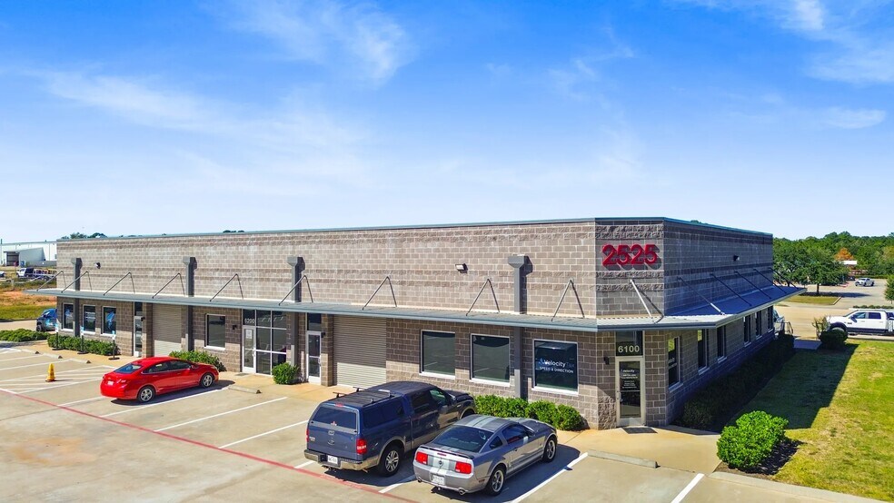 2525 N Frazier St, Conroe, TX for sale - Primary Photo - Image 1 of 10