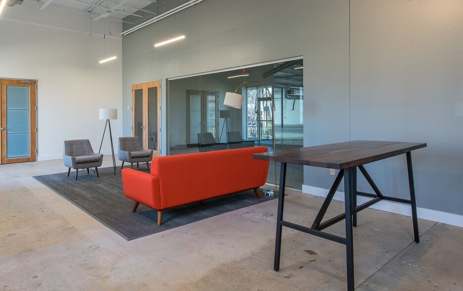 1704 Chantilly Dr NE, Atlanta, GA for lease - Interior Photo - Image 3 of 3