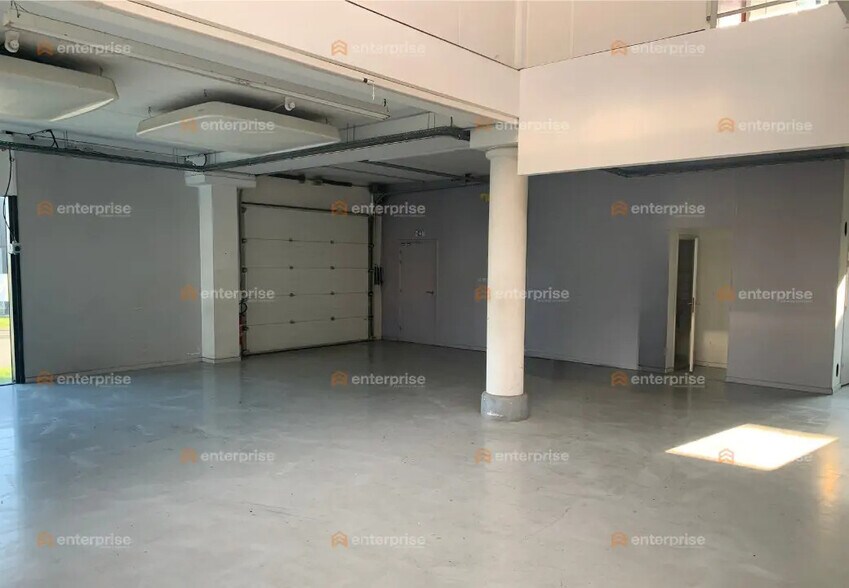 Flex in Seclin for lease - Interior Photo - Image 2 of 9
