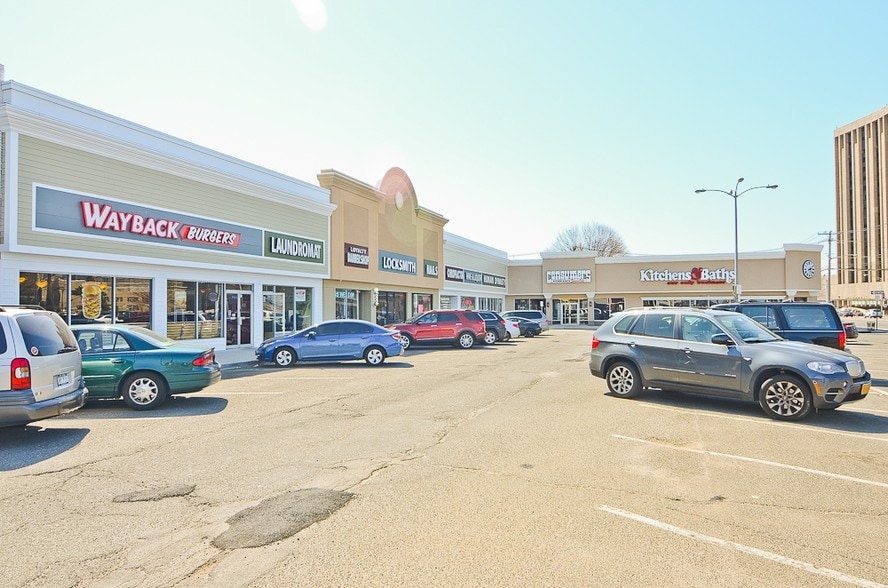 2280-2334 Hempstead Tpke, East Meadow, NY for lease - Building Photo - Image 2 of 3