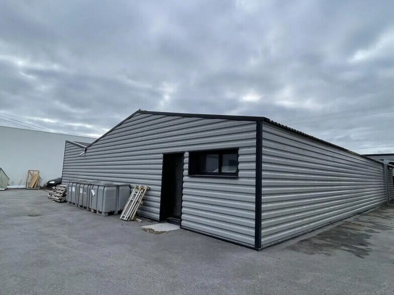 Flex in Plougoumelen for lease - Building Photo - Image 1 of 4