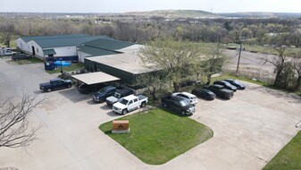 4809 Century Dr, Forest Hill TX - Warehouse