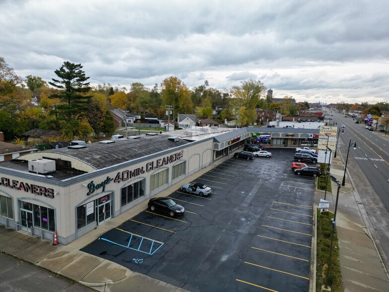 16700-16748 Grand River Ave, Detroit, MI for lease - Building Photo - Image 3 of 7