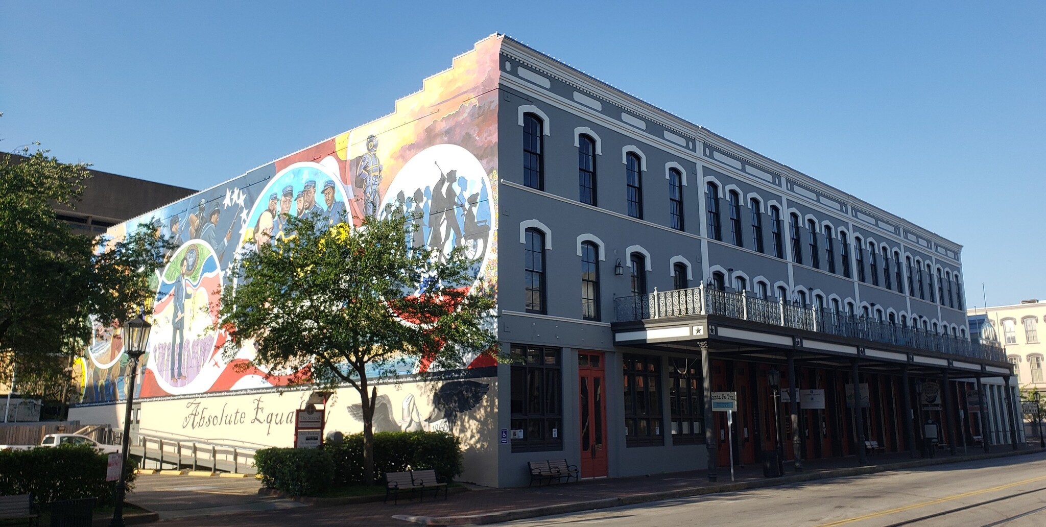 2215 Strand St, Galveston, TX for lease Building Photo- Image 1 of 9