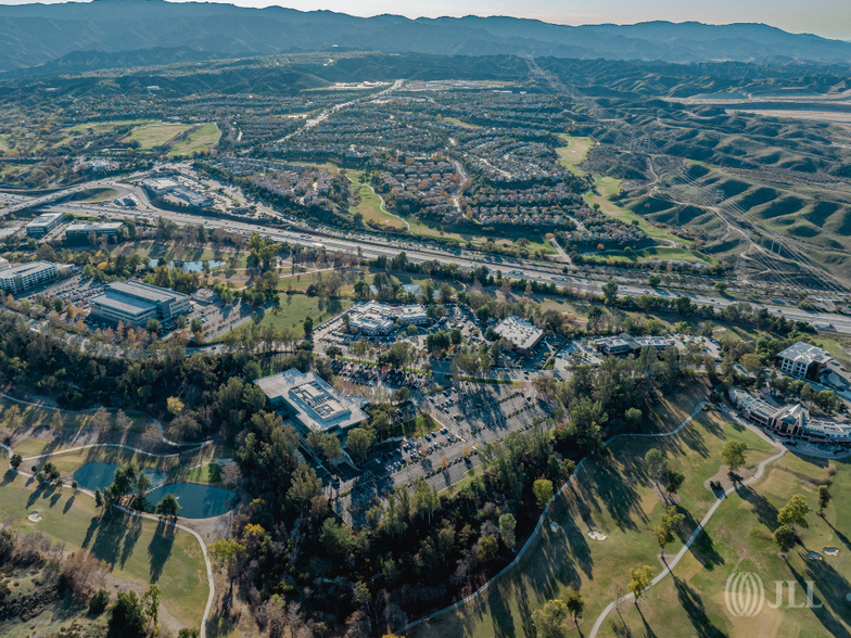 27200 Tourney Rd, Santa Clarita, CA for sale - Primary Photo - Image 1 of 2