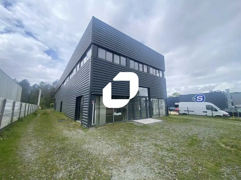 Retail in Parempuyre for lease - Building Photo - Image 2 of 14