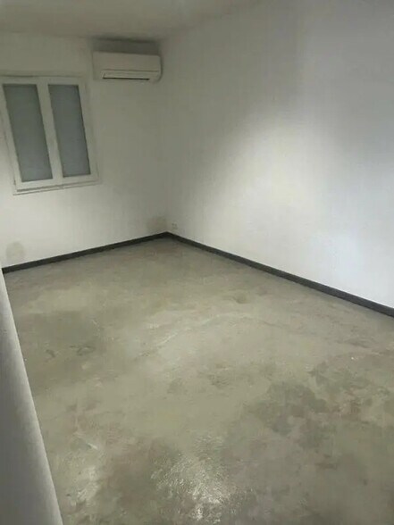 Industrial in Saint-Rémy-de-Provence for lease - Interior Photo - Image 2 of 6