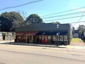 382 Thames Street, Bristol RI - Motel