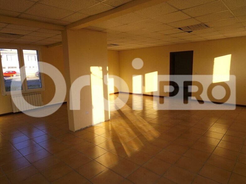 Retail in Soissons for sale - Interior Photo - Image 2 of 4