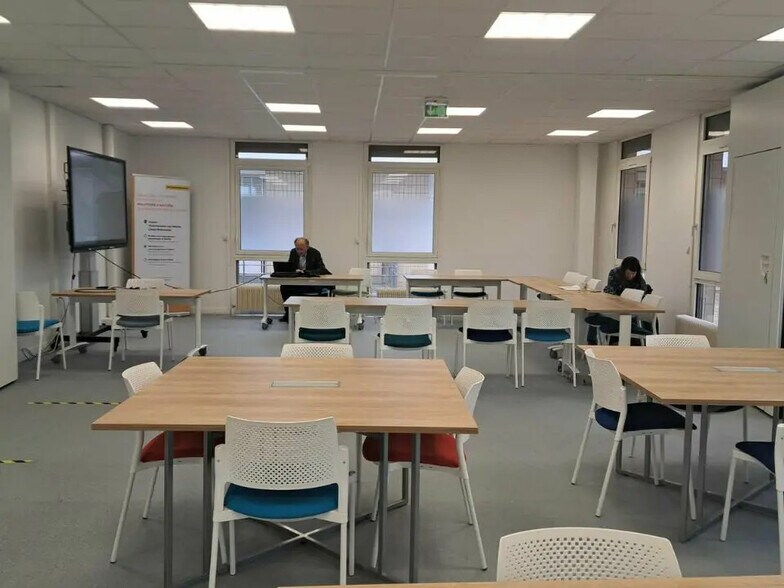 Office in Créteil for lease - Interior Photo - Image 3 of 3