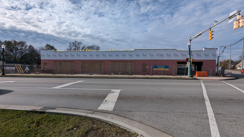 2111 S Main St, Elkhart, IN for lease - Building Photo - Image 3 of 10