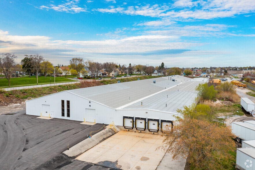 1213 Pennsylvania Ave, Sheboygan, WI for lease - Building Photo - Image 3 of 7