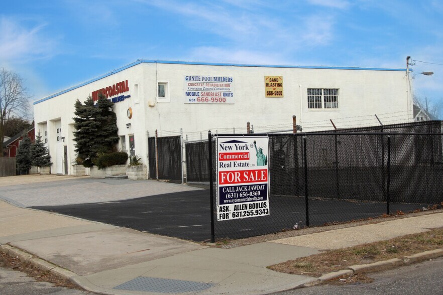 45 Brook St, Bay Shore, NY for sale - Building Photo - Image 1 of 1