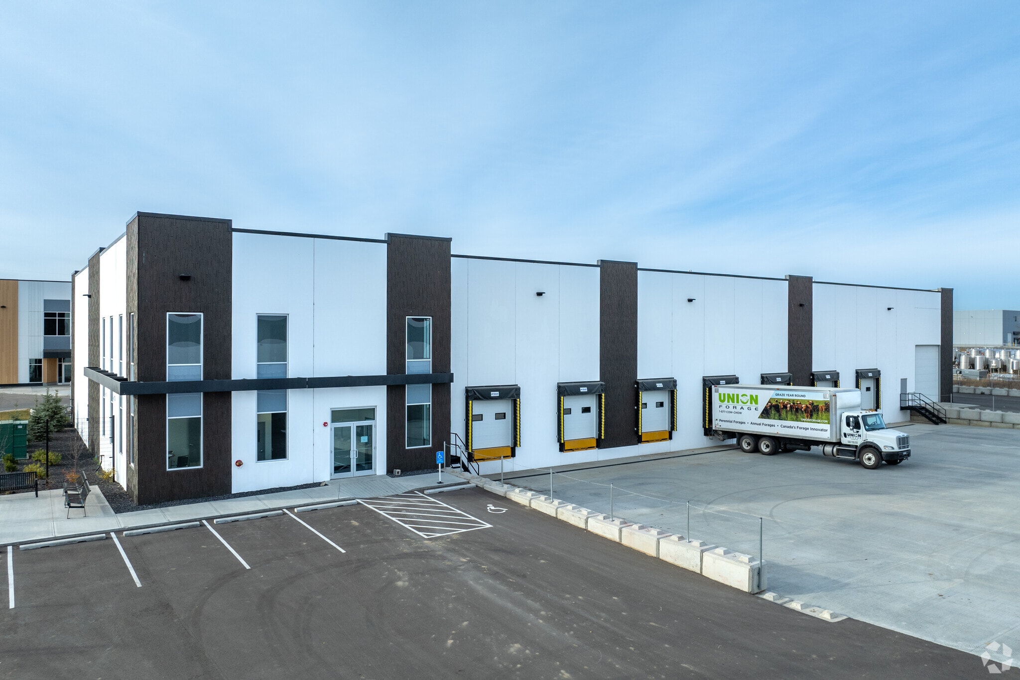 7150 104 Av SE, Calgary, AB for sale Primary Photo- Image 1 of 1