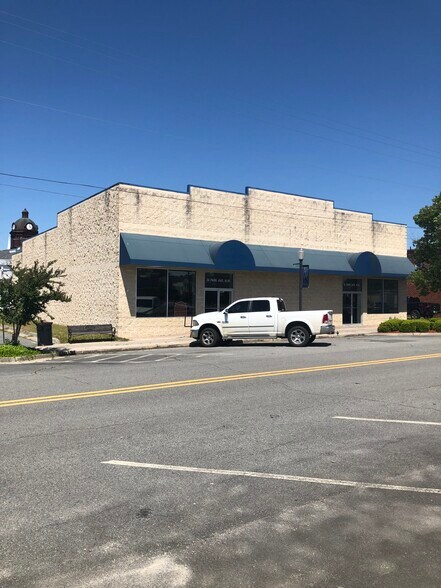 34 NW Park Ave, Baxley, GA for sale - Primary Photo - Image 1 of 1