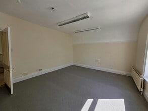 7 Victoria Ave, Harrogate for lease Interior Photo- Image 1 of 7