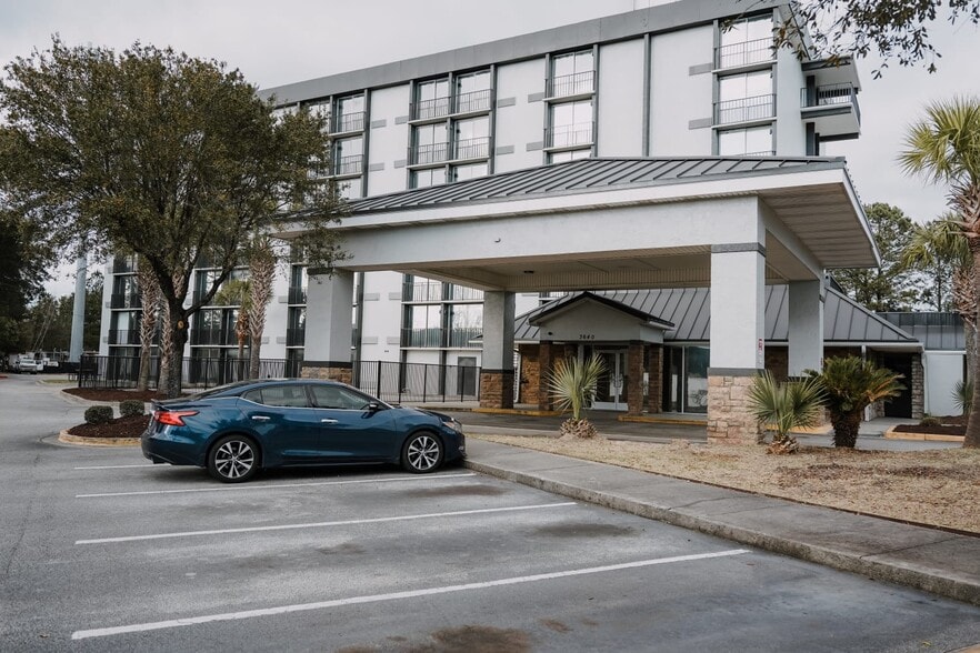 3640 Dorchester Rd, North Charleston, SC for sale - Building Photo - Image 2 of 3