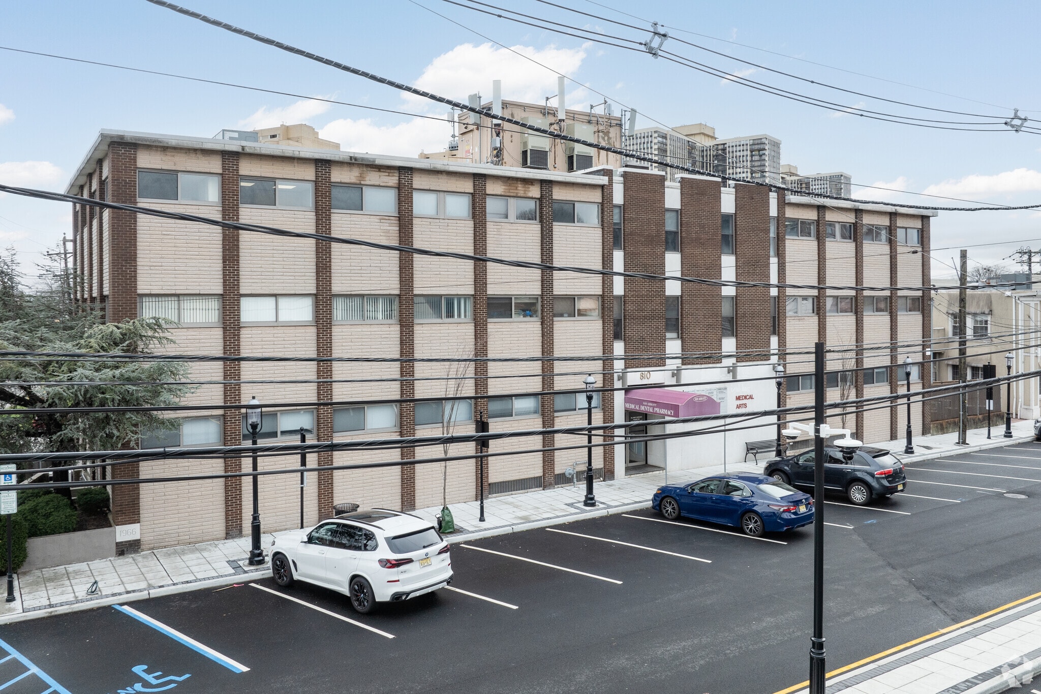 810 Abbott Blvd, Fort Lee, NJ for sale Building Photo- Image 1 of 11