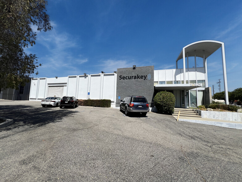 20301 Nordhoff St, Chatsworth, CA for lease - Building Photo - Image 2 of 5