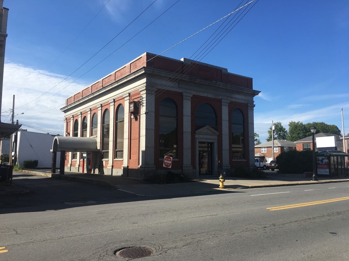 74 Broad St, Waterford, NY 12188