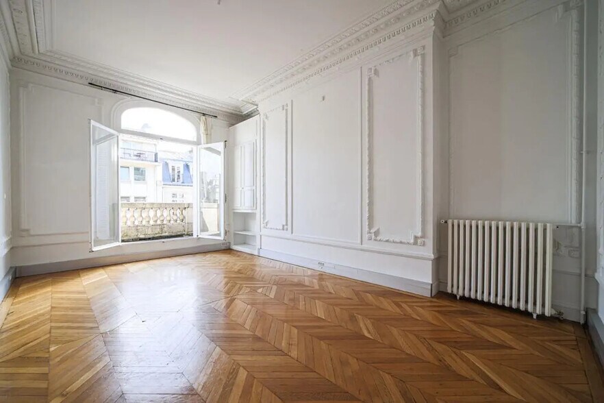 Office in Paris for lease - Building Photo - Image 2 of 15