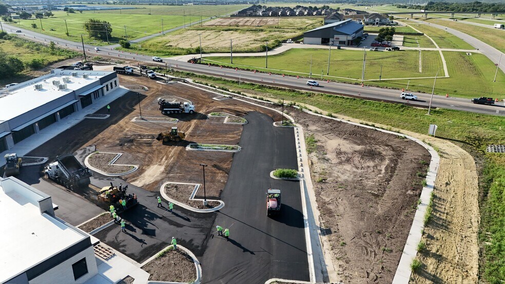 2301 W San Antonio St, Lockhart, TX for lease - Building Photo - Image 3 of 12