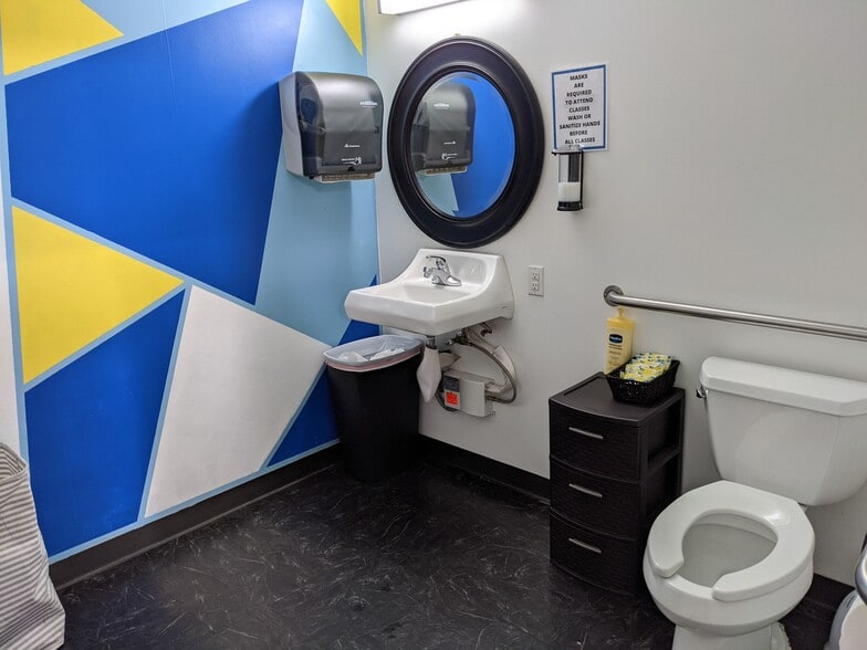 2694 Roeder Ave, Bellingham, WA for sale - Interior Photo - Image 2 of 30