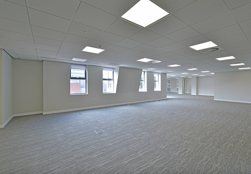 33 Park Pl, Leeds for lease - Interior Photo - Image 3 of 9