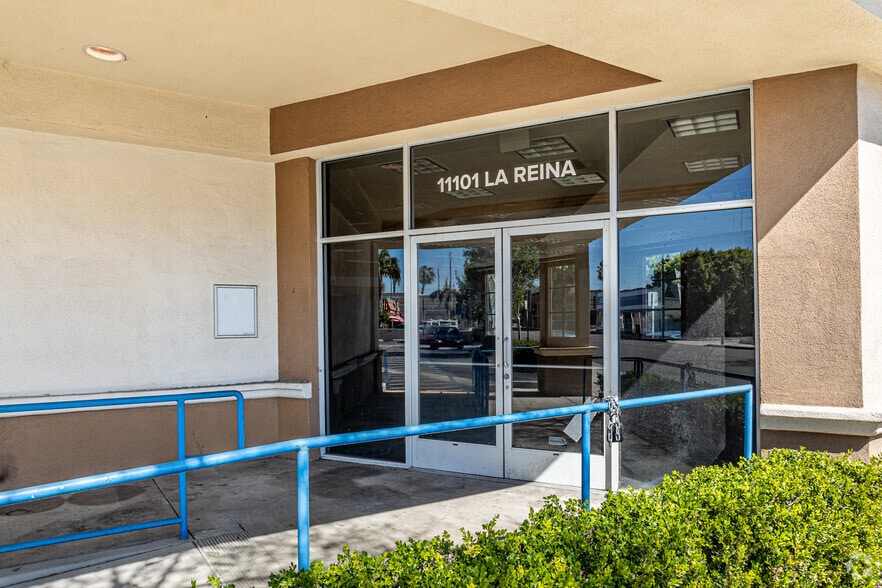 11101 La Reina Ave, Downey, CA for lease - Building Photo - Image 3 of 17