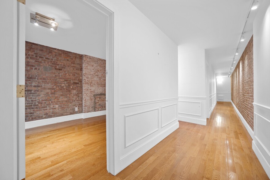 111 E 62nd St, New York, NY for lease - Interior Photo - Image 2 of 12