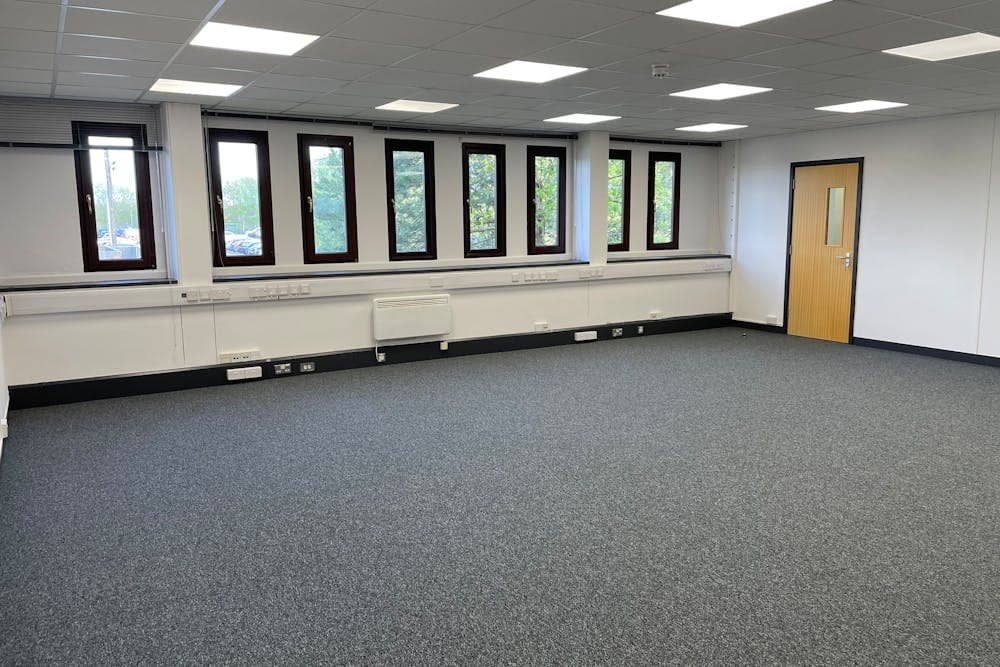 Buckner-croke Way, Thatcham for lease Interior Photo- Image 1 of 1