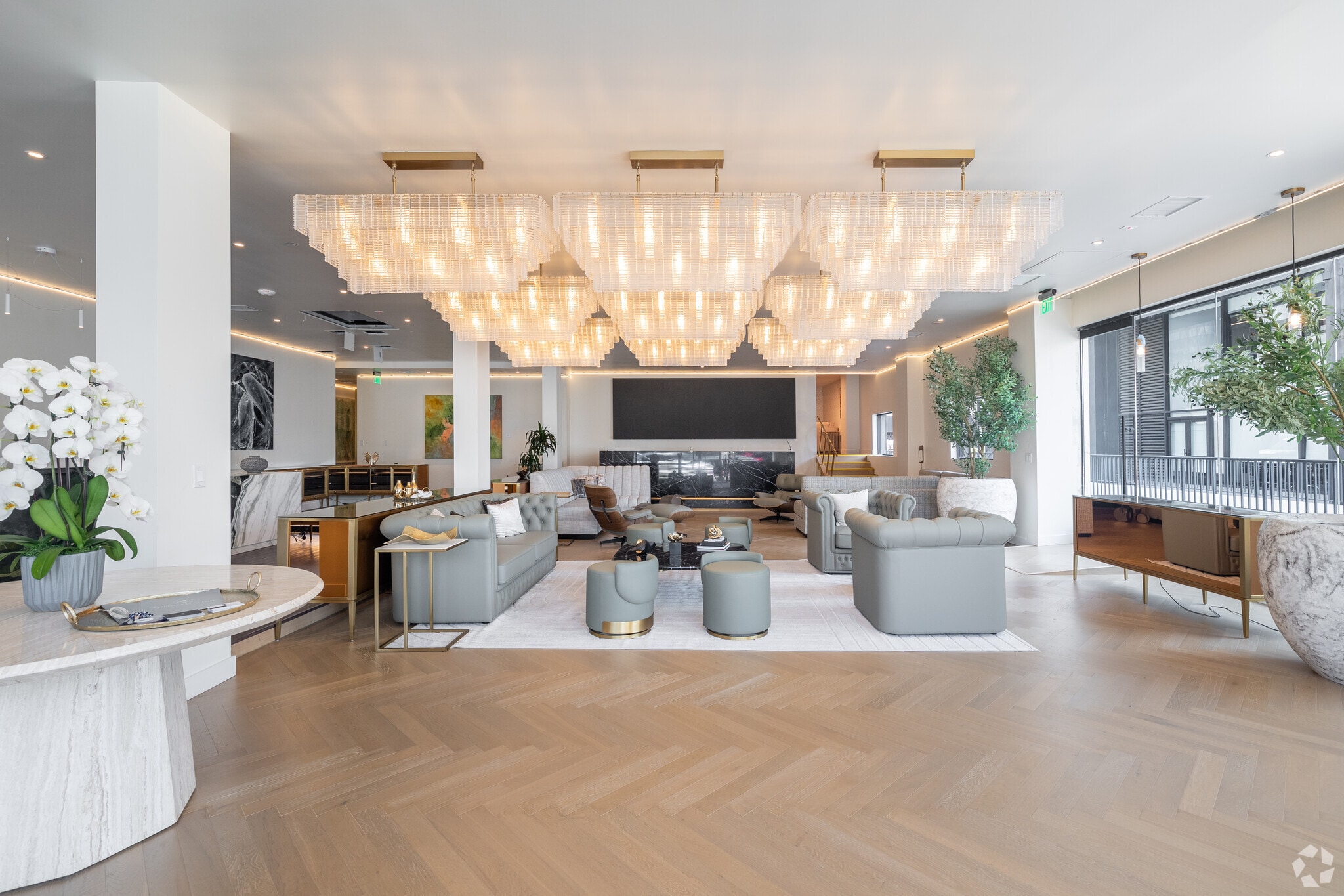 360 N Bedford Dr, Beverly Hills, CA for lease Interior Photo- Image 1 of 1