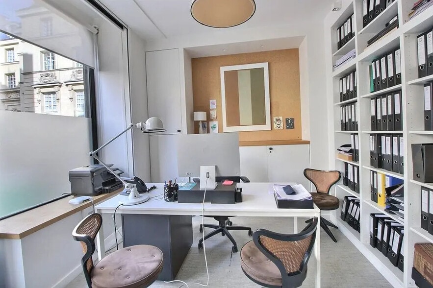 4 Passage Charles Dallery, Paris for sale - Interior Photo - Image 2 of 6