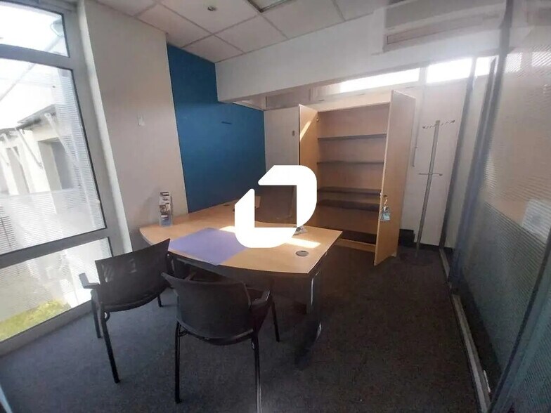 Office in Marly-le-Roi for lease - Interior Photo - Image 3 of 8