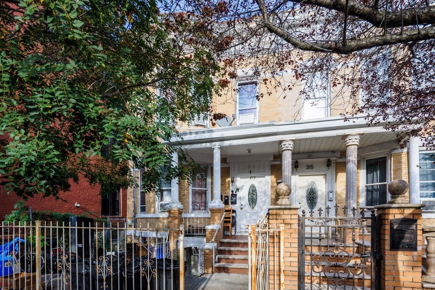 313 Montauk Ave, Brooklyn, NY for sale - Building Photo - Image 1 of 2