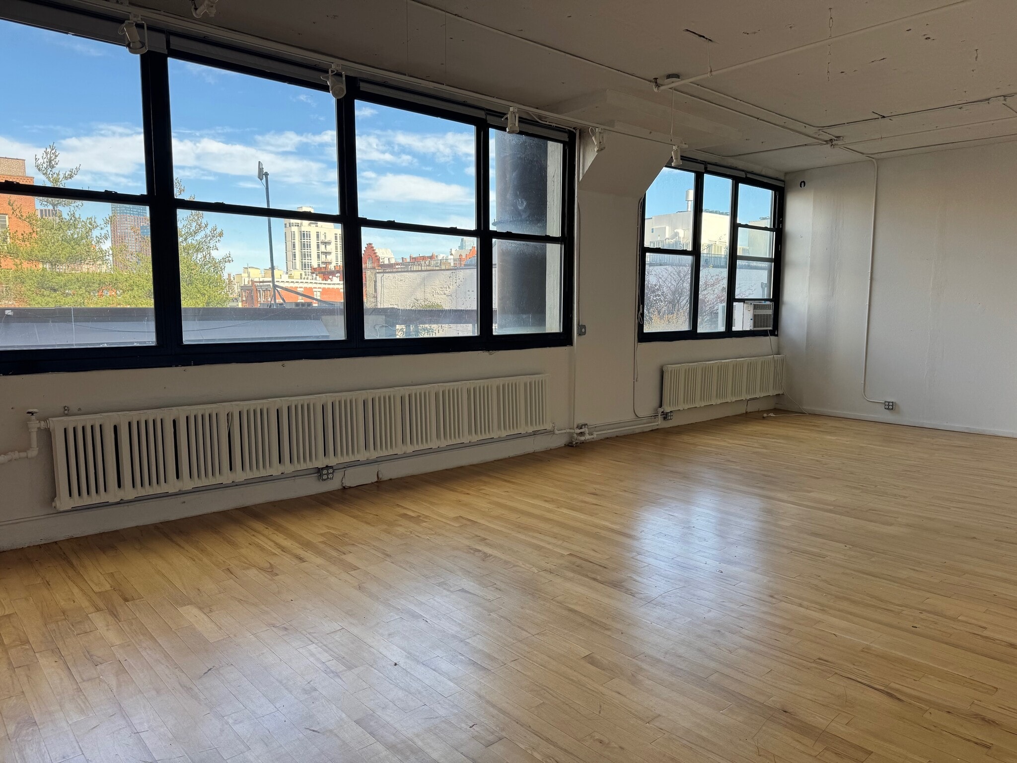 61 Greenpoint Ave, Brooklyn, NY for lease Interior Photo- Image 1 of 6