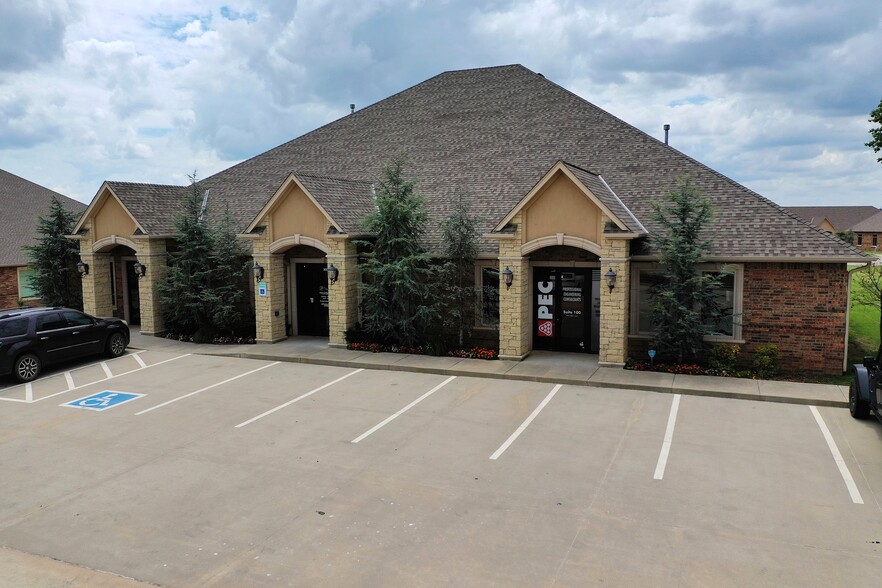 10921 S Western Ave, Oklahoma City, OK for lease - Building Photo - Image 3 of 9