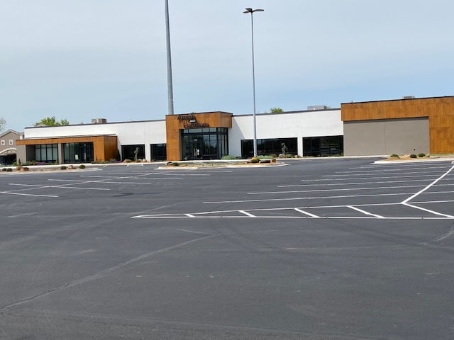 3717-3737 W Main St, Norman, OK for lease - Building Photo - Image 3 of 5