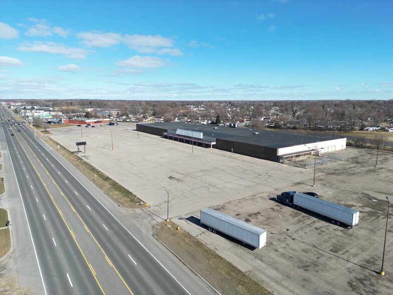 34800 Groesbeck Hwy, Clinton Township, MI for lease - Building Photo - Image 2 of 20