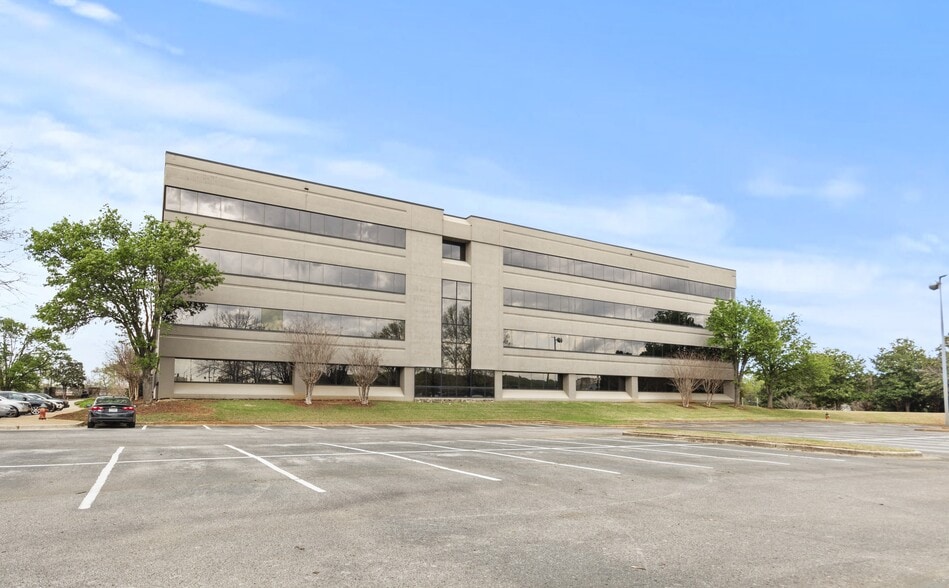 215 Wynn Dr, Huntsville, AL for lease - Building Photo - Image 3 of 15