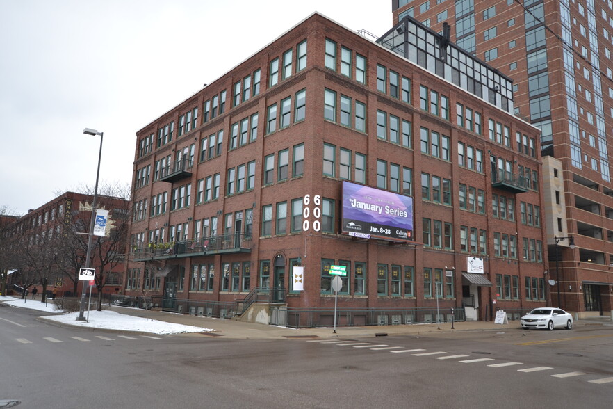 600 Monroe Ave NW, Grand Rapids, MI for sale - Building Photo - Image 1 of 1