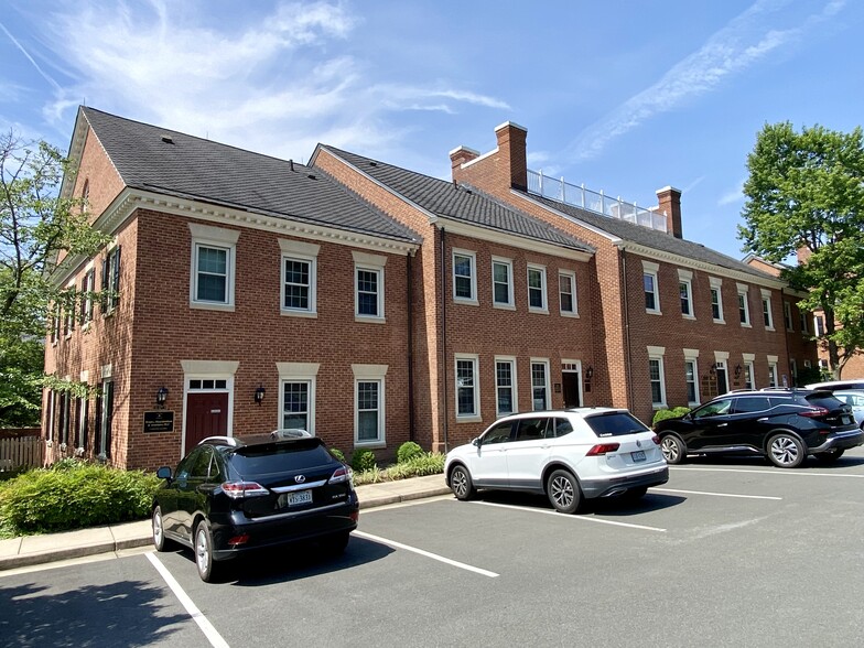 10470-10476 Armstrong St, Fairfax, VA for lease - Building Photo - Image 1 of 3