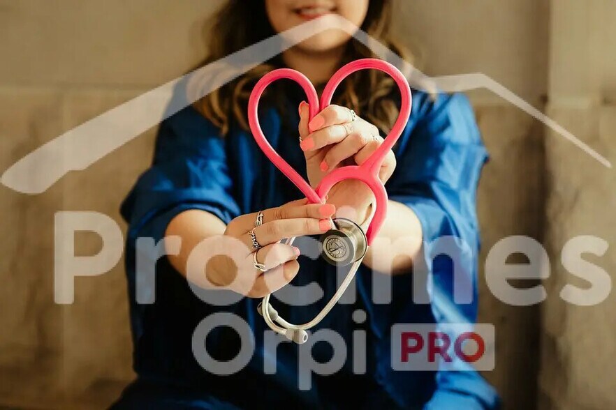 Flex in La Roche-Sur-Foron for sale - Building Photo - Image 2 of 5